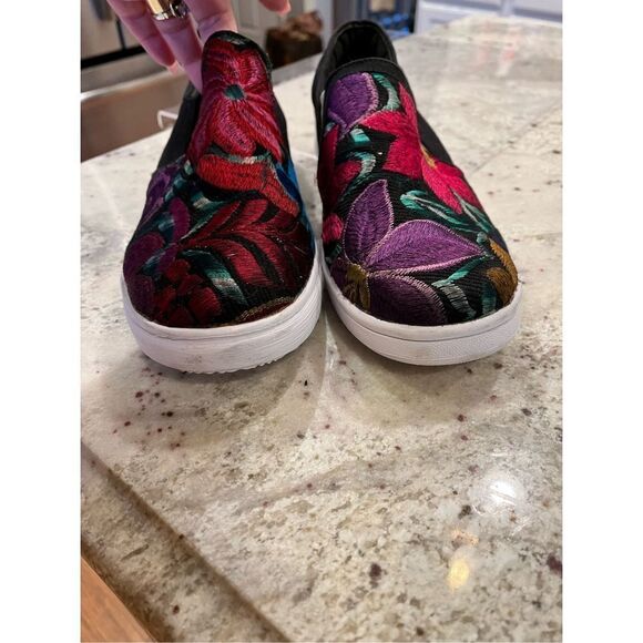 Talam Mexico Embroidered Black Floral Slip On Sneakers sz 10 EUC - Picture 3 of 5